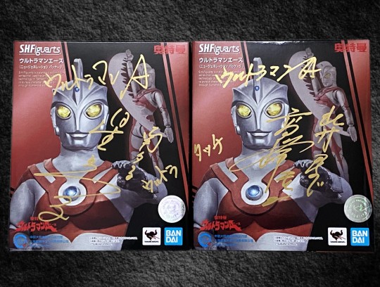 高峰圭二&星光子 签名版 shf艾斯奥特曼 新生代之星版