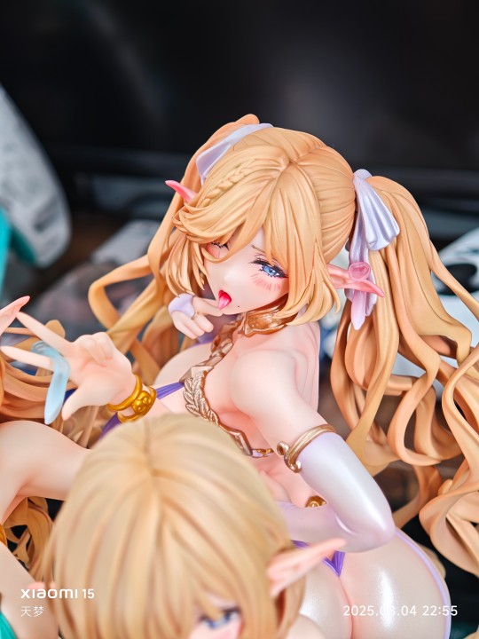 被母女们包围的混血修女