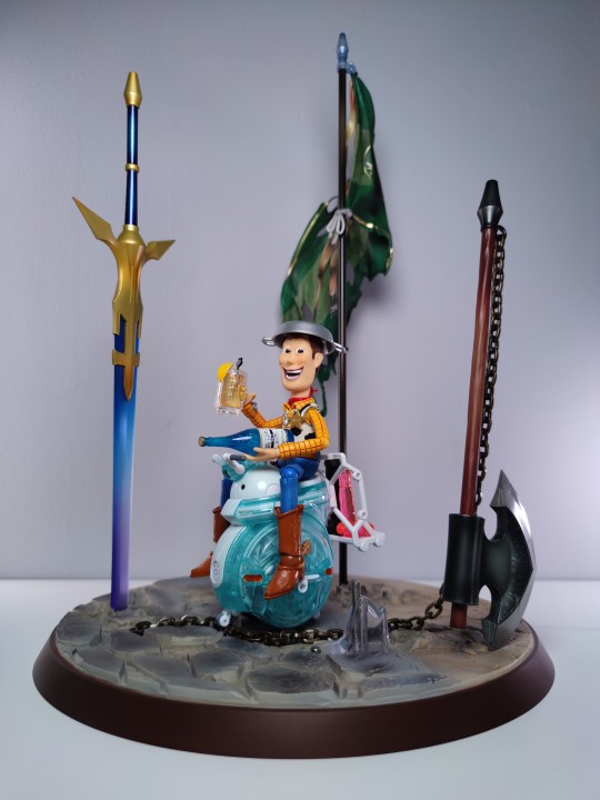 安里的山洞太高够不着？小机器人帮你忙