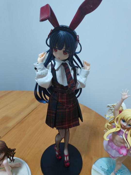 还是不错的，可惜有一个外套，这动作穿不上。