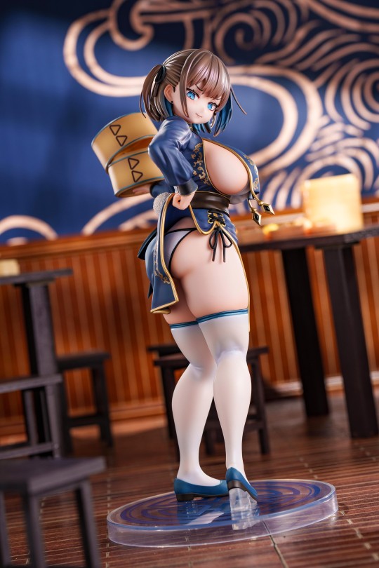 来喝夜茶顺便看看肉感小妹