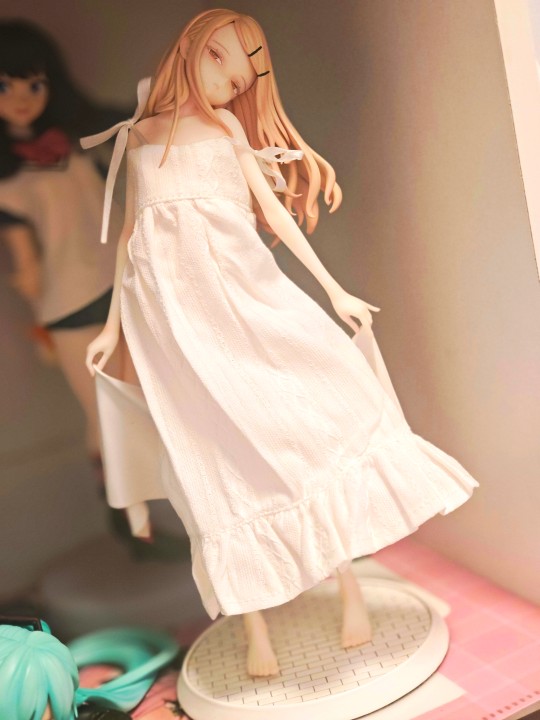 给打贼的牢广穿件衣服