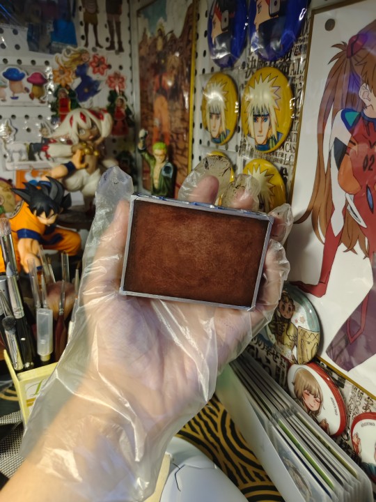 对皮革箱子进行了一个旧化