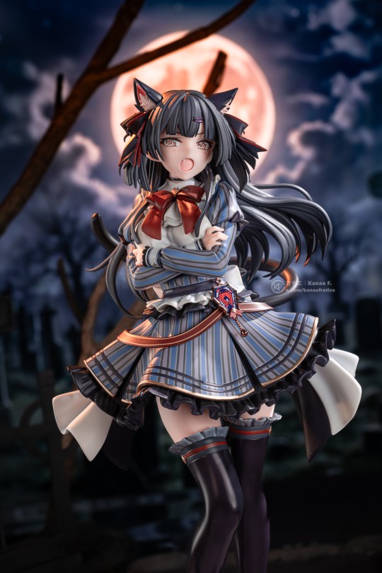 快到万圣节了，老妈子先跑出来了