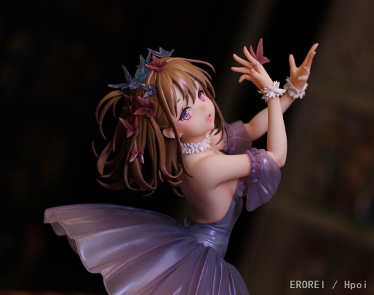 舞台上 — 灰色的丑小鸭