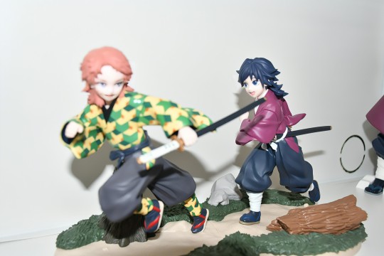 富冈义勇与锖兔（幼年期追逐）