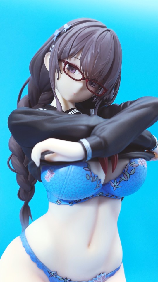 不想上体育课的反差眼镜妹