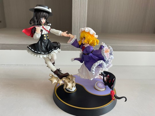 玛艾露贝莉·赫恩 与 宇佐见莲子 限定配色