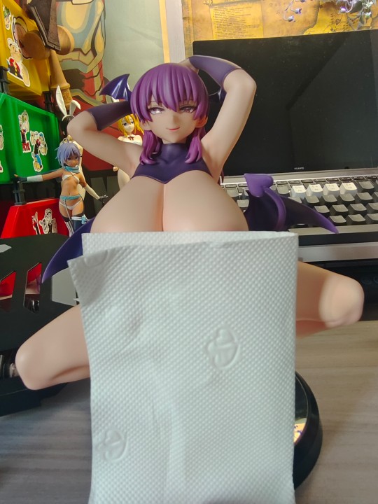 依旧大到不行，但是脸感觉是老动画的那种脸，不太戳我