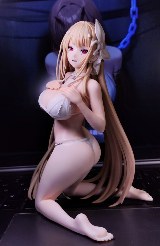 眼镜厂泳装毒蛇