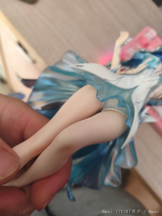 裤衩子的细节没做出来。