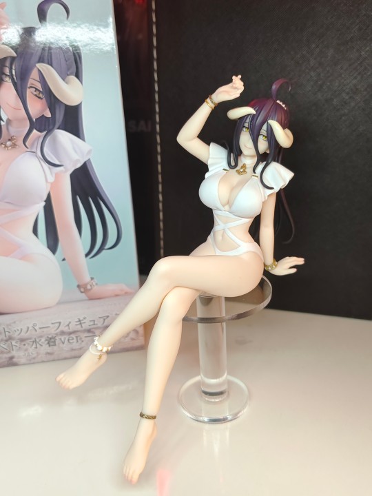 雅儿贝德 白色泳装 泡面压