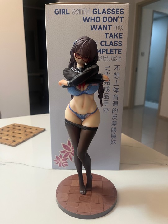 尤雅 不想上体育课的反差眼镜妹