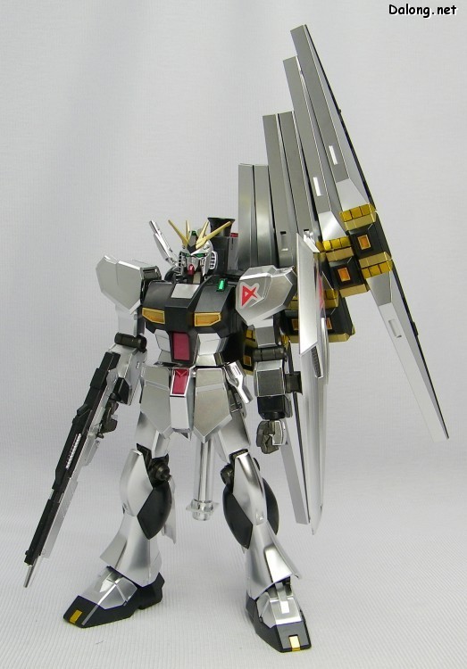 大龙评测 HGUC 1/144 机动战士高达 逆袭的夏亚 RX-93 ν高达  Metallic Coating Ver.