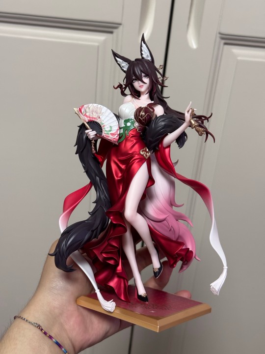 尾巴桩位不稳，已经自然下垂了