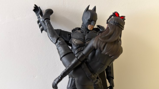 不考虑真人头雕，还算值得的猫女