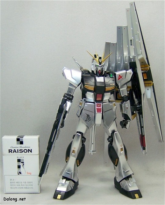 大龙评测 MG 1/100 机动战士高达 逆袭的夏亚  RX-93 ν高达 Metallic Coating Ver.