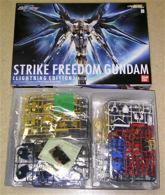 大龙板件/盒子图 1/60 强袭自由高达 发光版