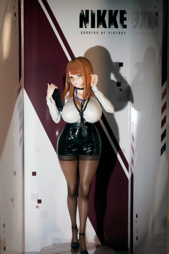 胜利女神：新的希望 艾玛 - 办公室疗法