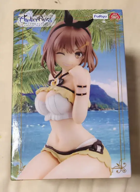 莱莎泳装泡面压手办盒外观