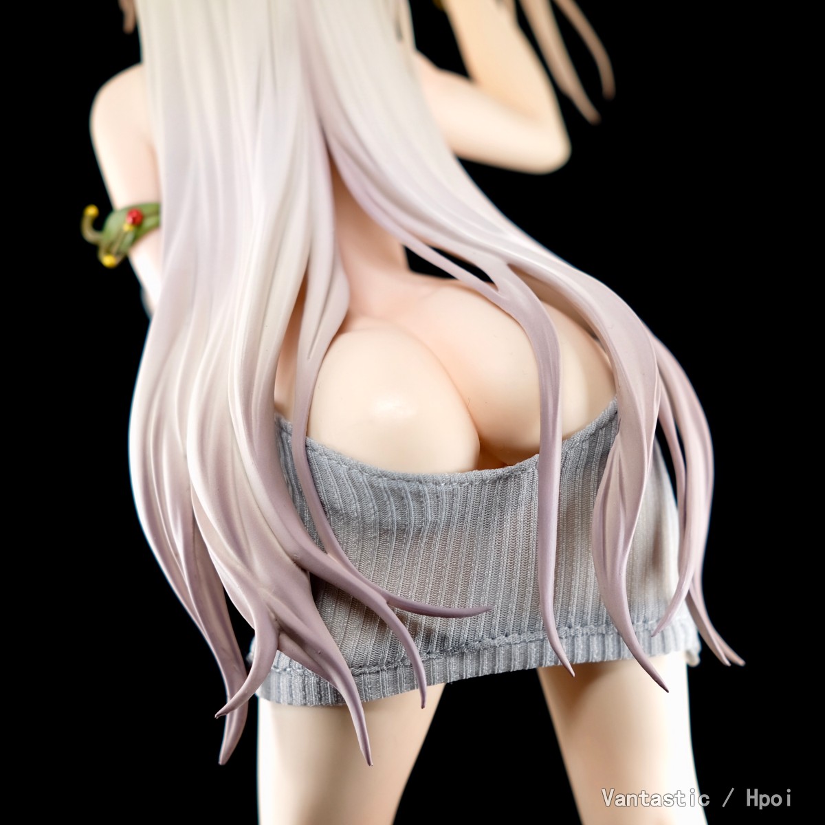 战斗教官 - 这件露背毛衣意外的搭啊！