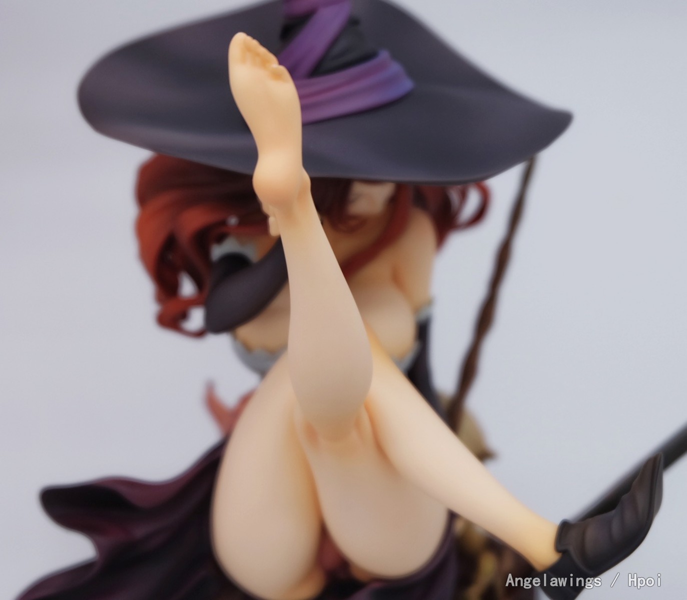 巨乳、美腿、裸足