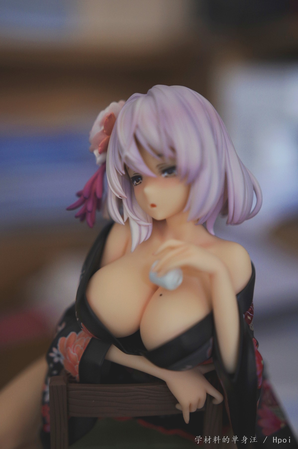 胡川香乃 没灯完全靠自然光 没有展示台完全靠书桌😂