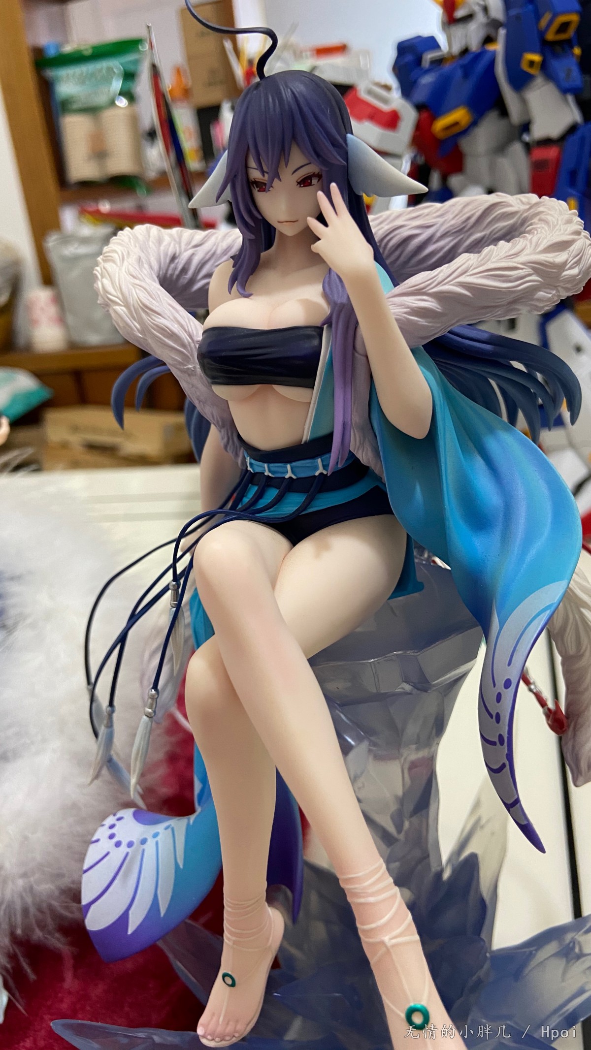 一个涂山雅雅，大腿和大奶都有了