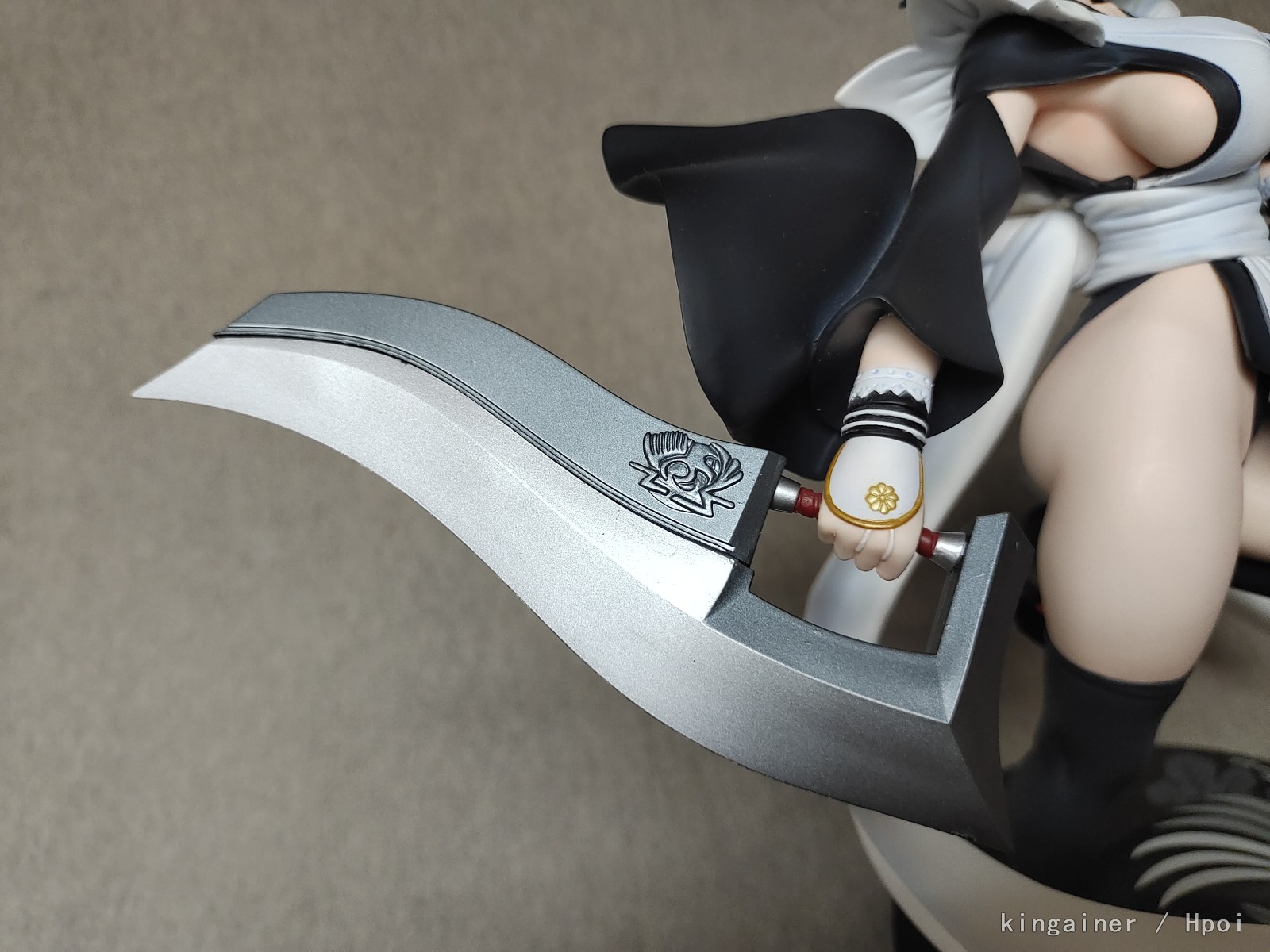 身体太丰满，感觉头的画风不是很搭