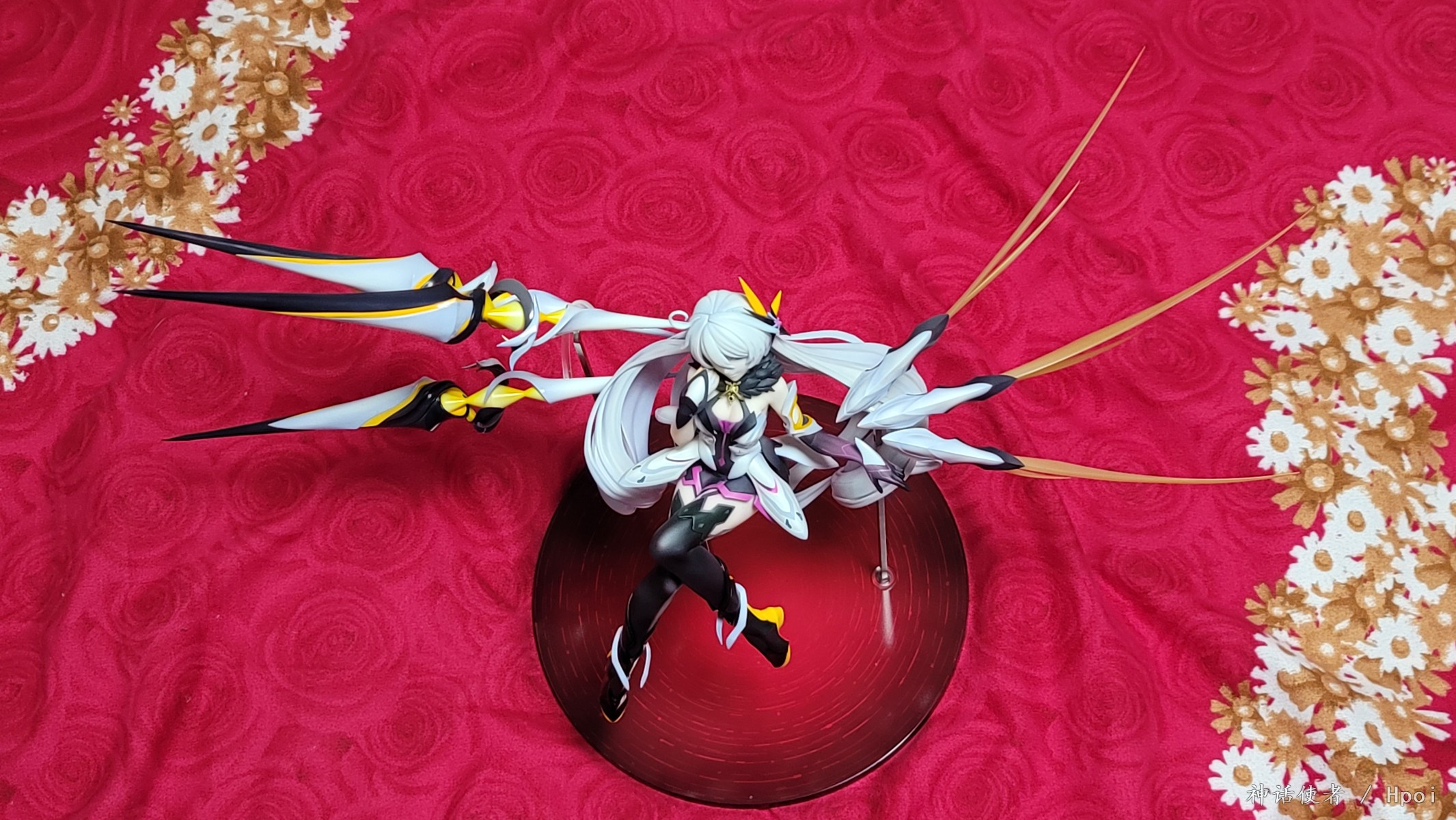 女王游戏里音容犹在，手办代工拖了那么久只可惜嘴唇线条能和黑贞那款邪魅一笑就好了