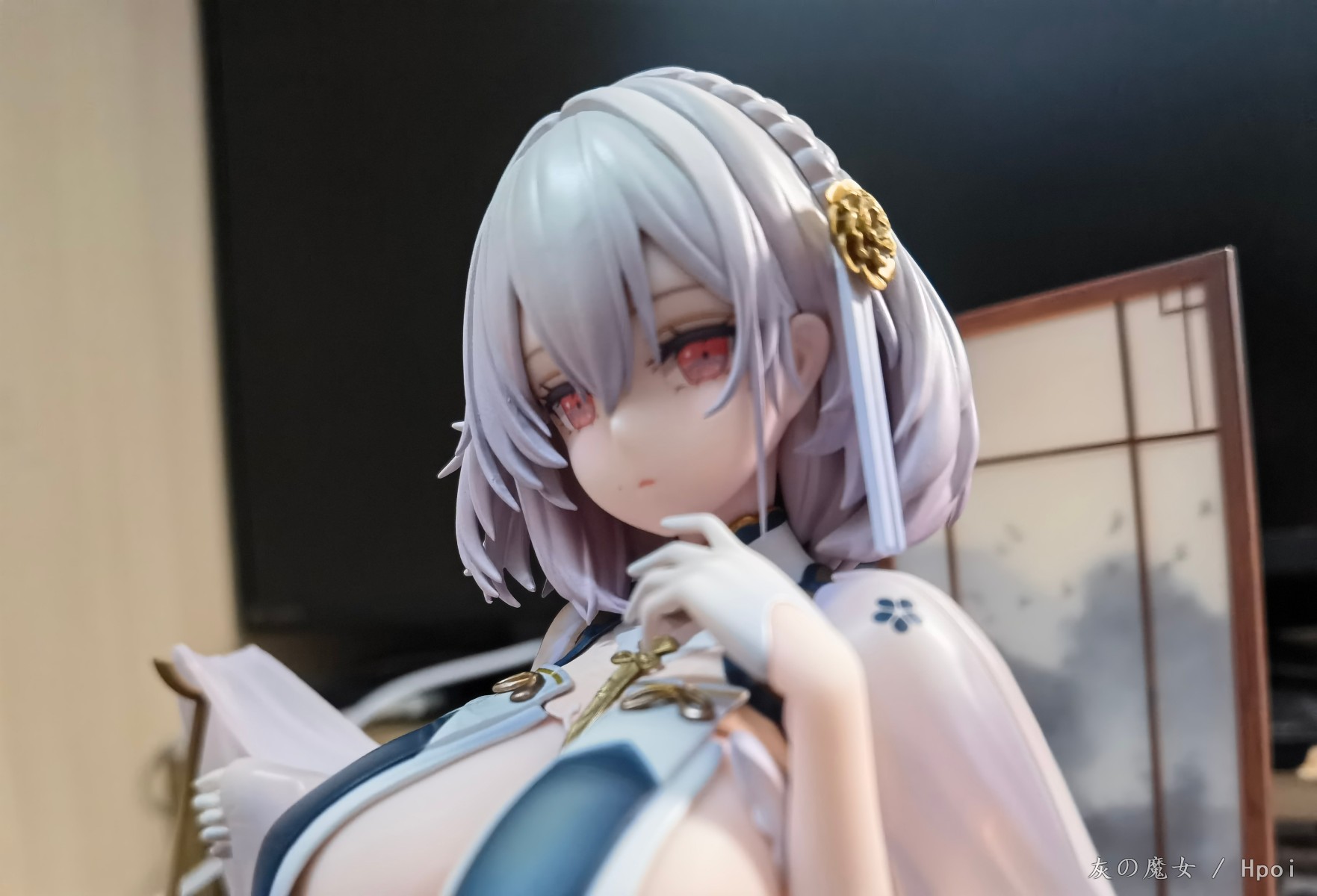 指挥官先生，有两只涩鸡夹住我莱莱惹😖😖😖