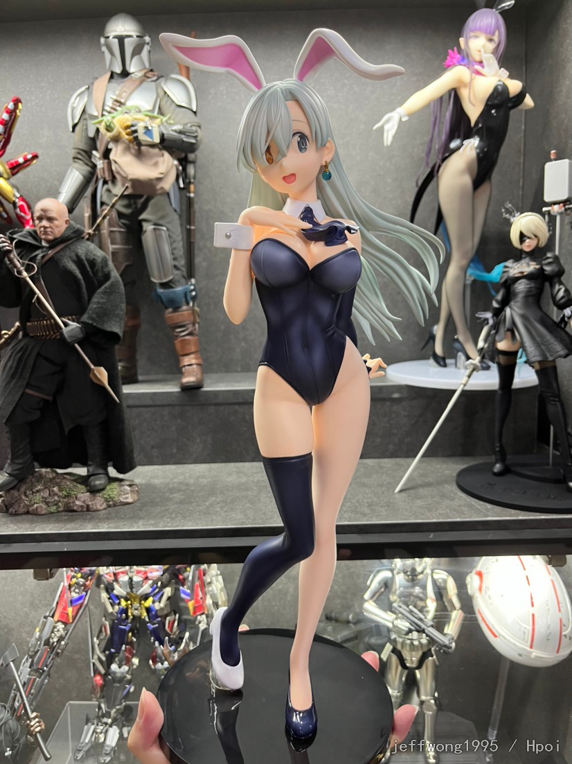 祝大家中秋节快乐！发个兔女郎伊丽莎白应节