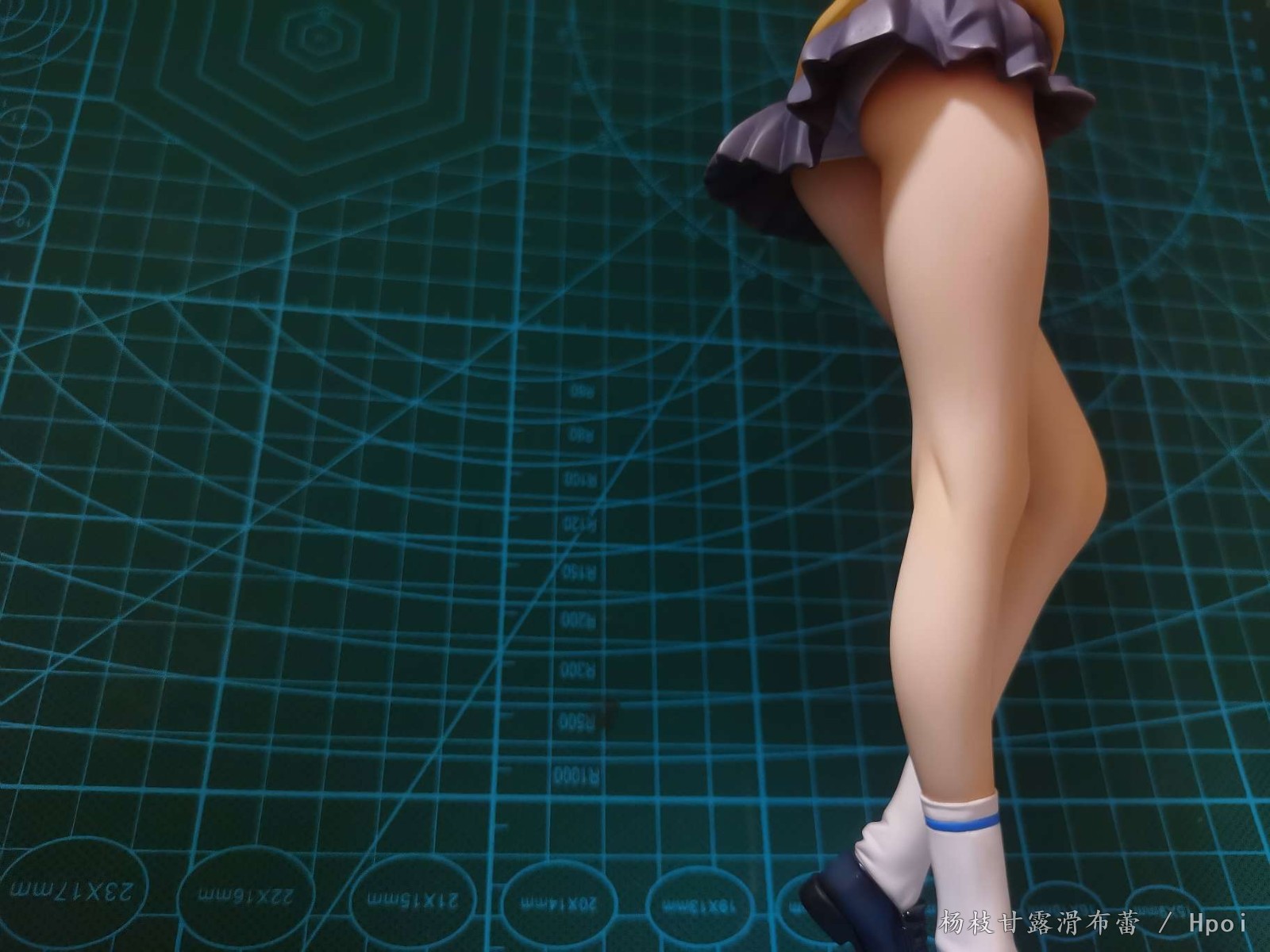 校服的青春意向——或言校园内的“男性凝视”