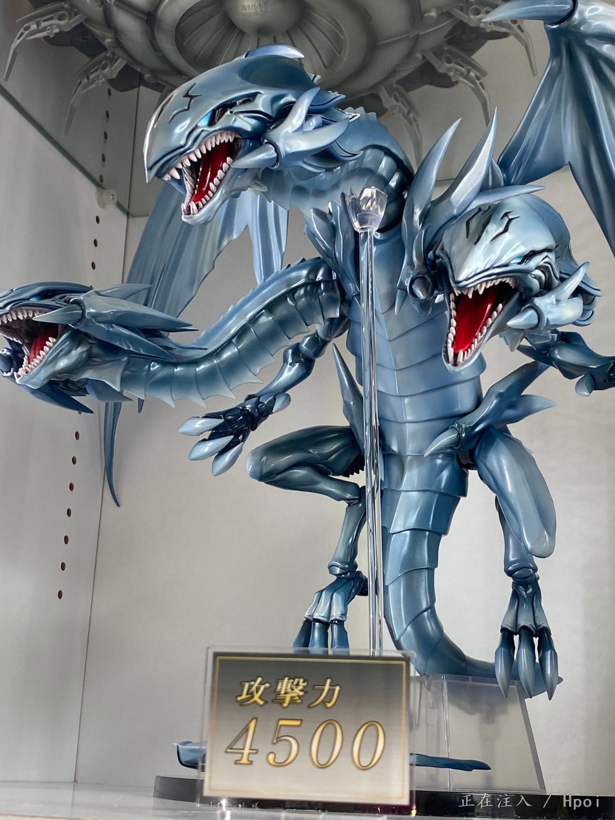 青眼の究極竜，但只能看一眼，因为