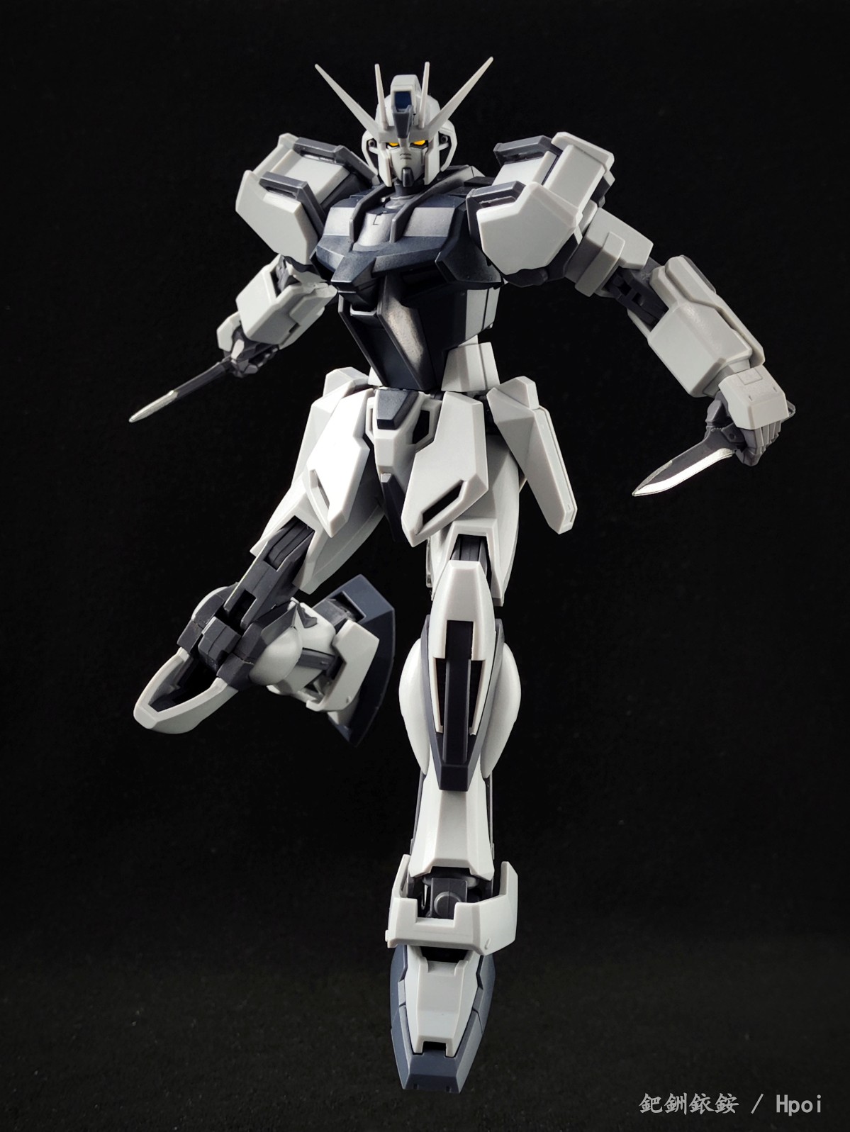 ROBOT魂 强袭高达 装甲未启动模式