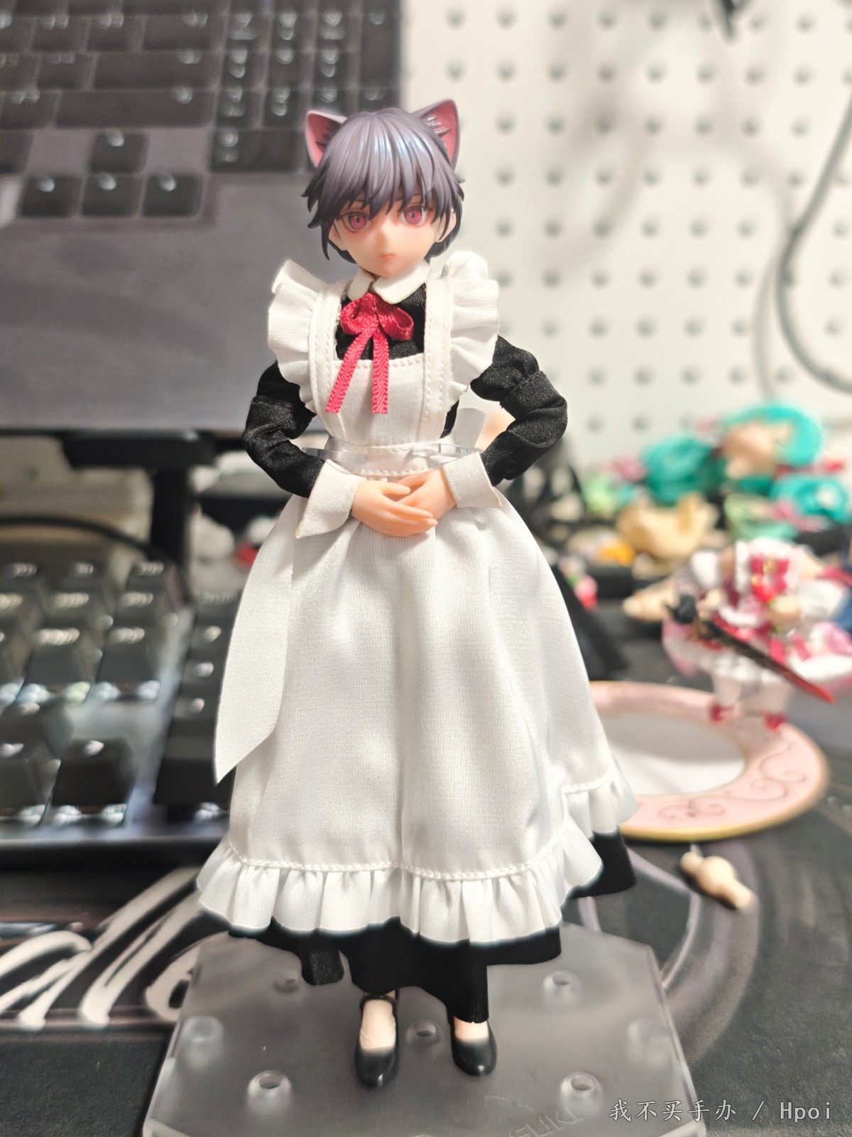 不要轻易换衣服，再穿上太费劲了还有可能勾丝