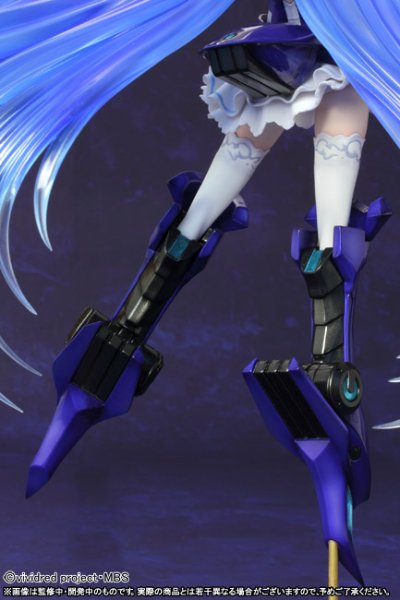 ビビッドブルー