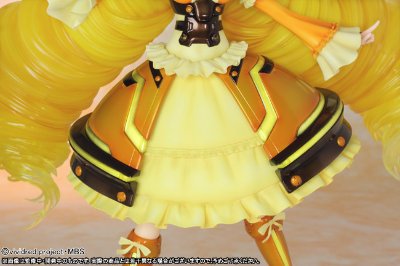 ビビッドイエロー