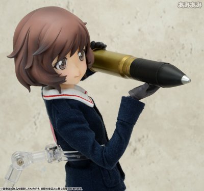 REAL ACTION HEROES No.690 RAH 少女与战车 秋山优花里