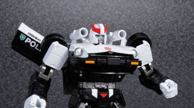 变形金刚 Masterpiece MP-17 Prowl 警车