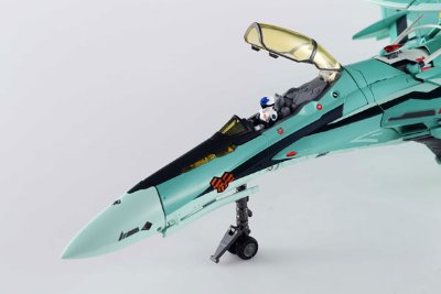 DX超合金 超时空要塞F RVF-25 Messiah Valkyrie(卢卡・安杰洛ーニ机)リニューアルVer.