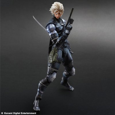 PlayArts改 メタルギアソリッド2 雷电 可动手办