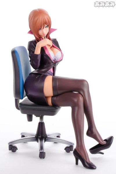 The Art of Shunya Yamashita 海丽（黑スーツ）