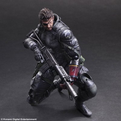 PlayArts改 メタルギアソリッドV ザ・ファントム・佩恩 ヴェノム・スネーク スニーKING スーツver.