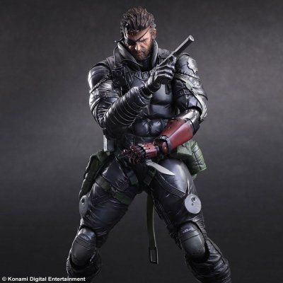 PlayArts改 メタルギアソリッドV ザ・ファントム・佩恩 ヴェノム・スネーク スニーKING スーツver.