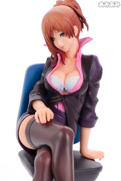 The Art of Shunya Yamashita 海丽（黑スーツ）