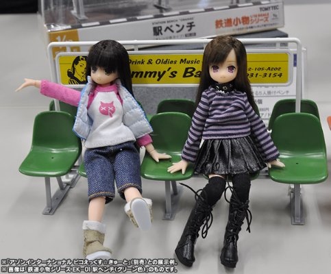 1/12スケール 鉄道小物系列 EK-01 駅ベンチ（オレンジ色）