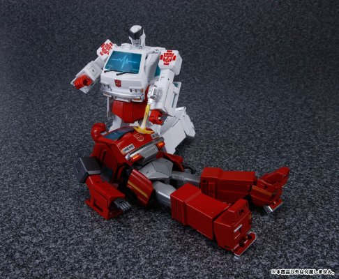 变形金刚 Masterpiece MP-30 救护车（Ratchet）
