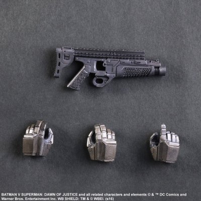 PlayArts改 『蝙蝠侠大战超人 正义黎明』装甲蝙蝠侠