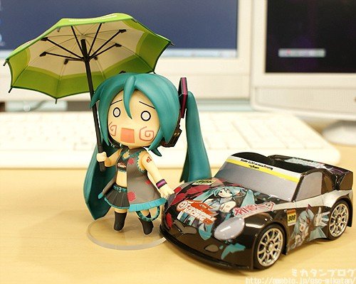 粘土人 #075 赛车良笑和VOCALOID 初音未来 黑色版